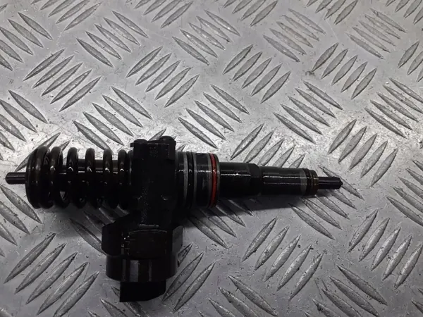 Pompe à injection Audi A3 8L 1.9 TDI OEM 038130073AA image 3