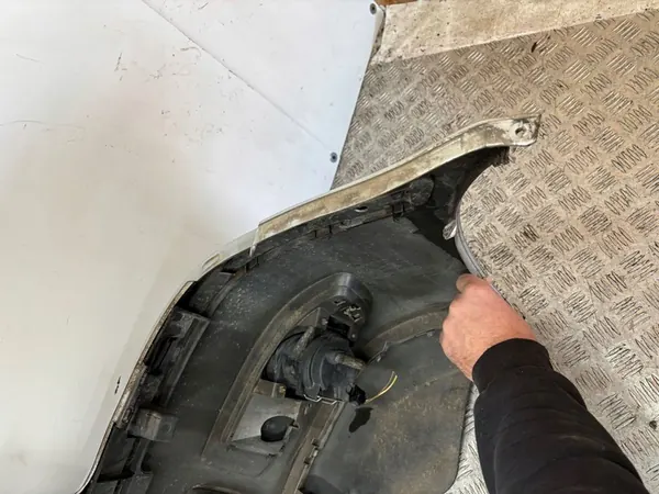 Paraurti anteriore VW Polo III 6N 99- image 7