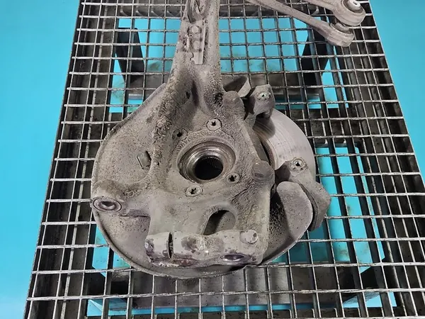 Mozzo sterzante destro anteriore 2.0 TFSI Audi A5 8T OEM image 4