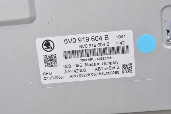 Skoda Fabia III Radionäyttö OEM 6V0919604B image 8