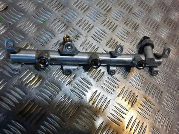 Ruiskutusputki OEM 06M133316L Audi SQ5 3.0TFSI:lle image 3