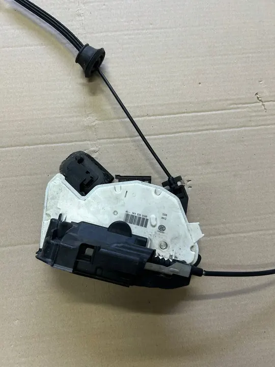 Bakre högra dörrlås VW Golf VII Seat Leon III OEM image 2