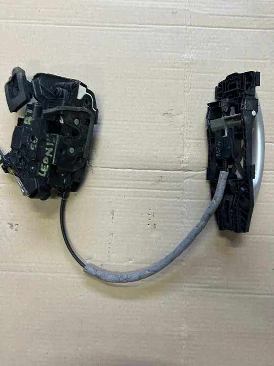 Bakre högra dörrlås VW Golf VII Seat Leon III OEM image 4