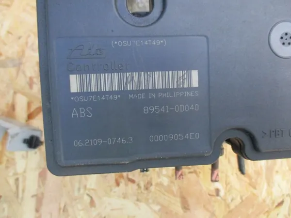 Toyota Yaris II ABS-pump OEM 44510-0D031 89541-0D040 image 3