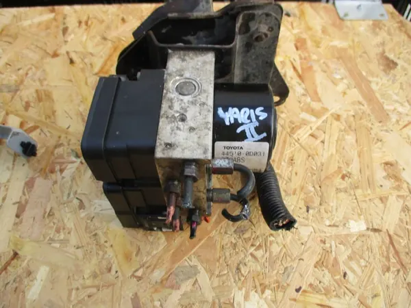Toyota Yaris II ABS-pump OEM 44510-0D031 89541-0D040 image 4