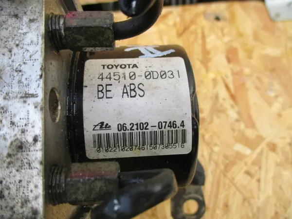 Toyota Yaris II ABS-pump OEM 44510-0D031 89541-0D040 image 5