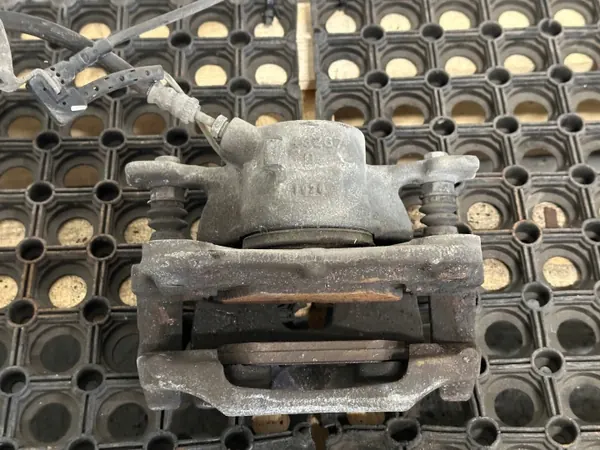 Bromsok fram vänster OEM 6860267 6891080 BMW image 4