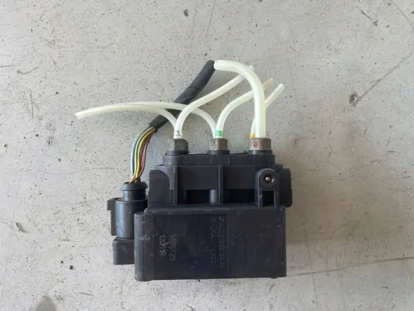 Distribuidor Airmatic A2123200358 para Mercedes W212 image 2