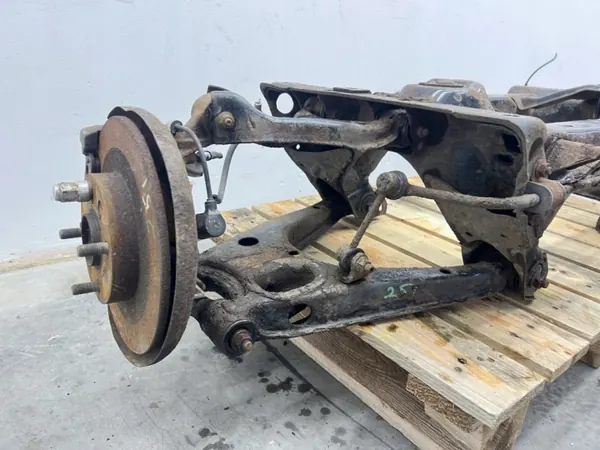 Mazda MX-5 NB taka-akselipalkki OEM MMAUTKO-28304- image 4