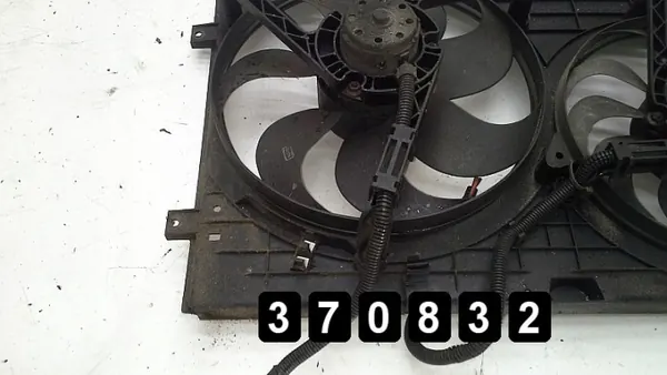 VW Bora jäähdytinpuhallin diffuusorilla OEM AM-370832 image 3