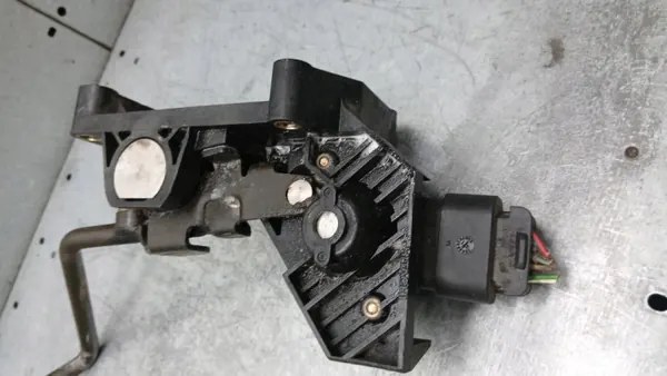 Gaspotentiometer OEM 46822841 für Fiat Stilo image 3