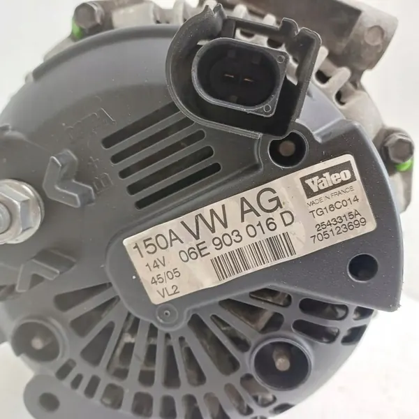 AUDI A6 C6 A4 B7 2.0 TFSI Alternator 06E903016D image 7