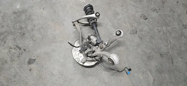 Fram Höger Upphängningsknut Mercedes C-Klass W205 A2059061357 image 3