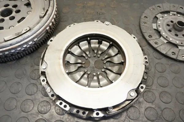 Volante bimassa completo Renault Clio V 1.5 Blue DCI image 3