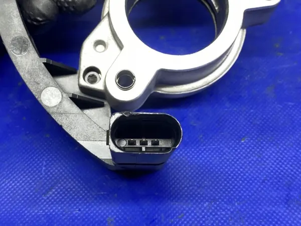 Rechter Distributieversteller OEM 06C103107D Audi image 8
