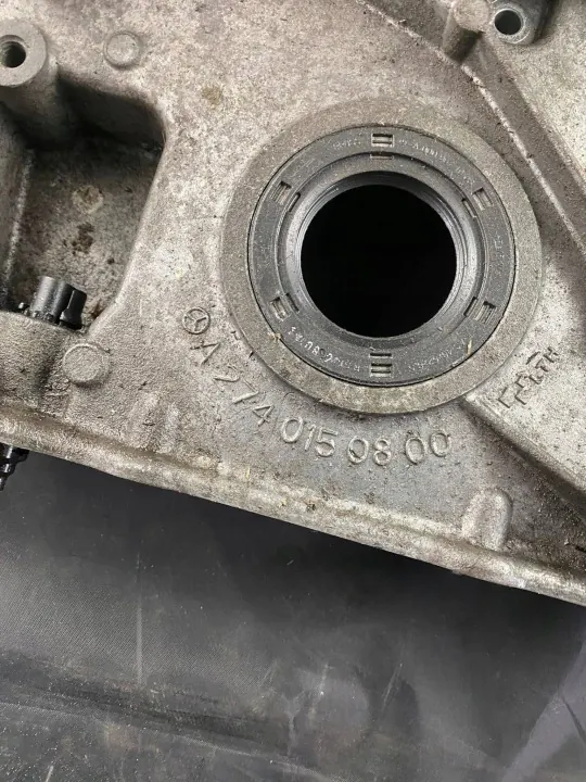 Couvercle de Distribution Mercedes-Benz OEM A2740150800 Occasion image 3