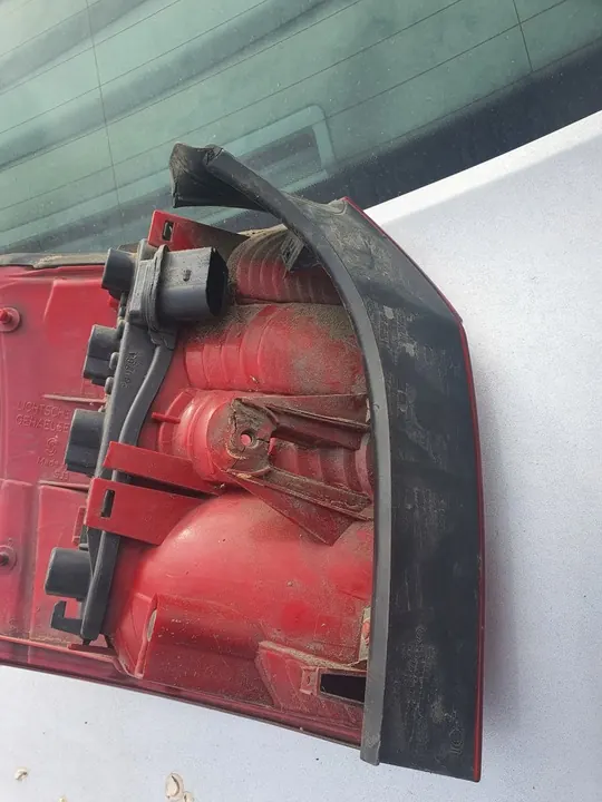 Luz trasera derecha Audi A4 B6 OEM 8E9945096A image 8