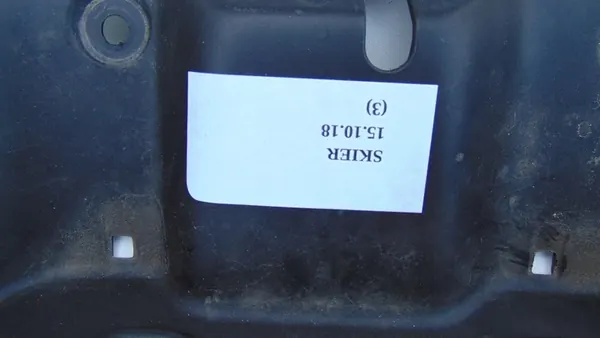 Inserto do bocal de combustível Nissan Leaf image 4