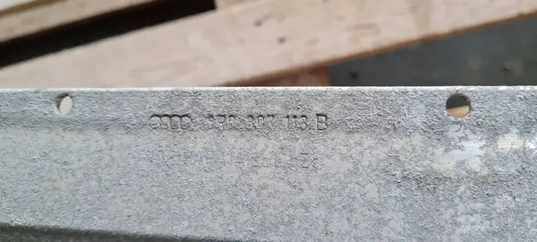 Etupuskuri Audi Q5 8R0807113B image 8