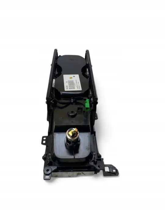 Volvo XC90 Bekerhouder OEM 31389958 Dashboard image 4