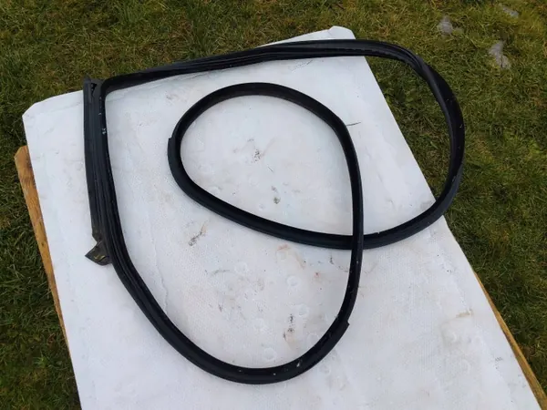 Junta porta dianteira esquerda BMW 6 Coupé F13 OEM 7221325 image 8