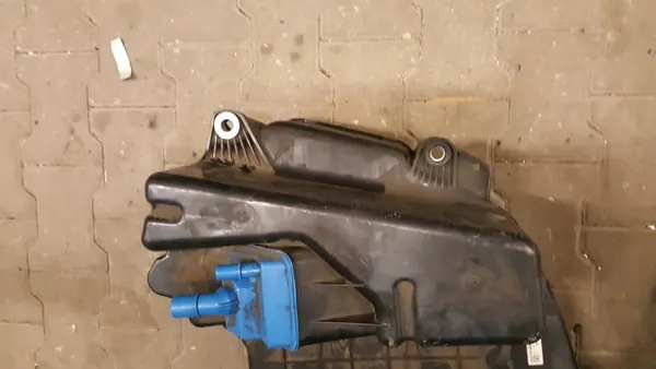 AdBlue-Tank OEM 8W0131878AE für Audi A4 A5 B9 image 3