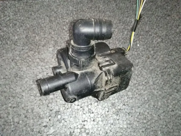 Moteur de pompe à eau OEM 0261222020 Mazda 626 III image 3