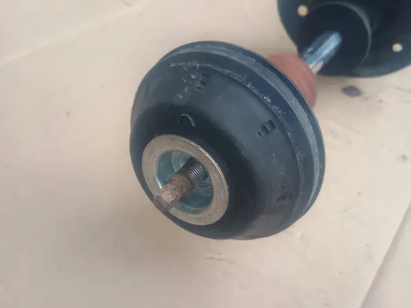 Fram vänster stötdämpare Opel Corsa E 1.4 OEM 13434133 image 2