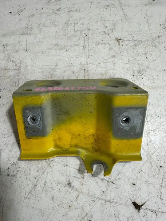 Renault 5 E-Tech Kiinnitystuki OEM 663506225R image 2
