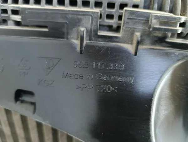 Porsche MACAN Koeler 2015 95B145803B image 7