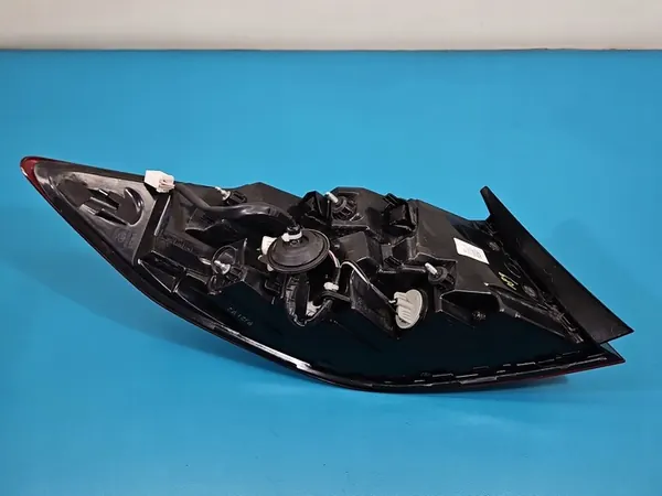 Luz trasera derecha Hyundai Elantra VI 15-20 Sedan OEM image 6