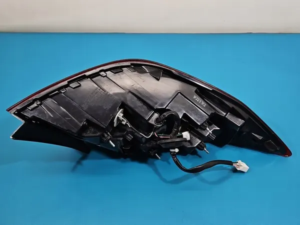 Luz trasera derecha Hyundai Elantra VI 15-20 Sedan OEM image 8