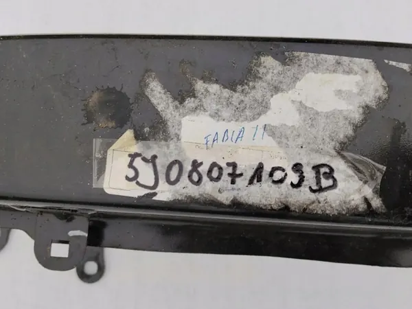 Etupuskuri SKODA FABIA II Ennen Faceliftiä image 4