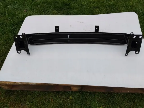 Etupuskuri SKODA FABIA II Ennen Faceliftiä image 8