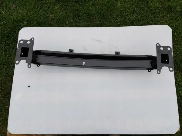 Etupuskuri SKODA FABIA II Ennen Faceliftiä image 9