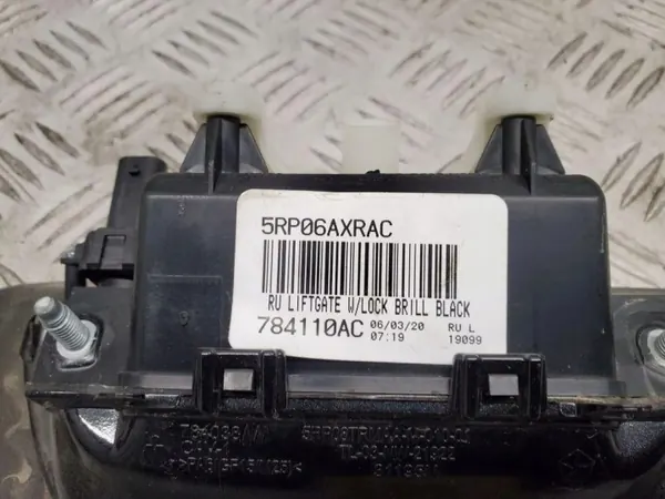 Poignée de hayon Chrysler Pacifica 2022 OEM 5RP06AXRAC image 5