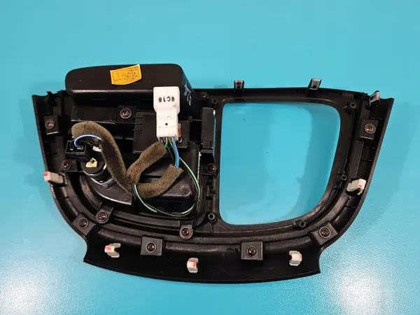 Prise allume-cigare Hyundai H1 II OEM 84632-4H000 image 4