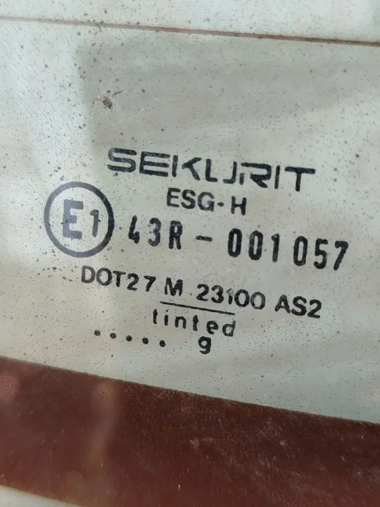 Vidro de porta-malas Ford Sierra OEM 46569852 - Usado image 3