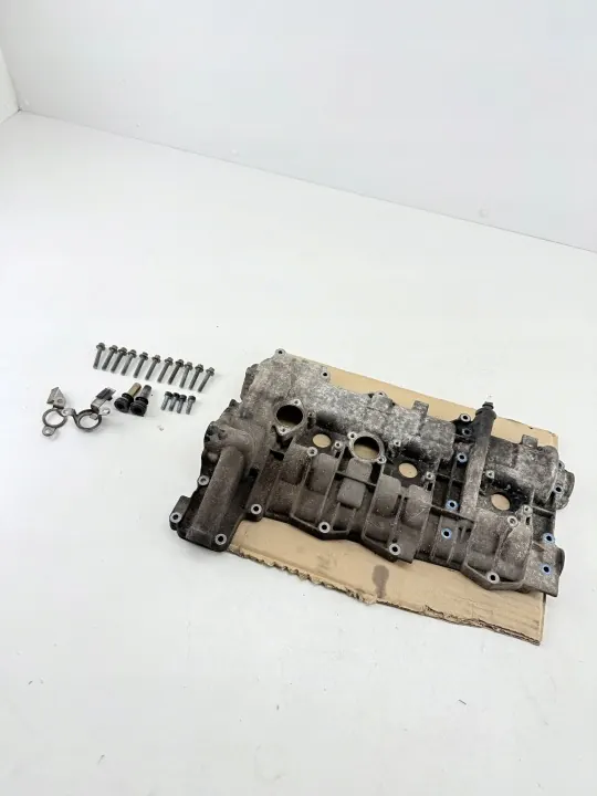 Porsche Cayman 987 venttiilikansi oikea puoli OEM 98710491400 image 2