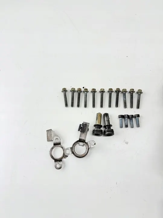 Porsche Cayman 987 venttiilikansi oikea puoli OEM 98710491400 image 3