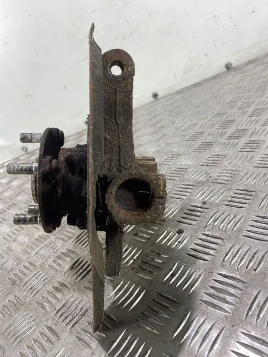 Subaru Forester etupyörän navan OEM FBZ20683 image 3