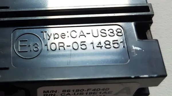 Toyota C-HR USB-Anschluss OEM 86190F4040 - Gebraucht image 3