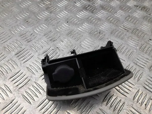 Cadillac CTS Bakre Askfat OEM 149476 - Begagnad image 4