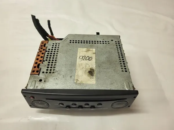 Renault Laguna II Radio OEM 8200002607 mit Code image 3
