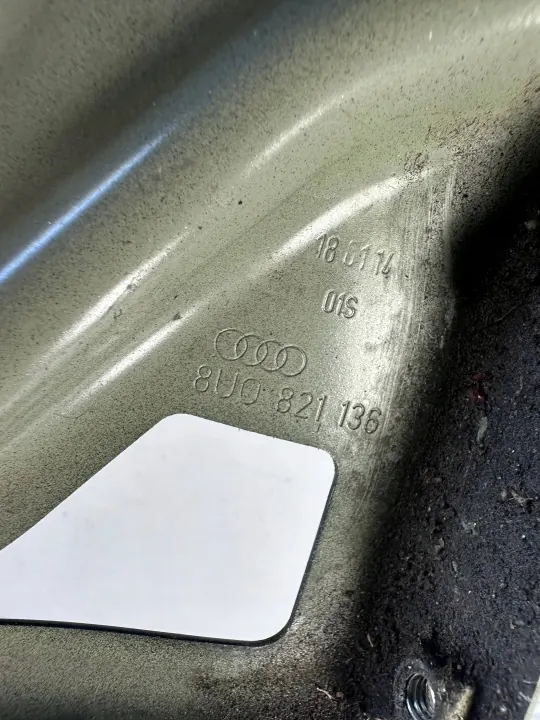 Audi Q3 8U etu oikea lokasuoja kiinnike OEM 8U0821136 image 3