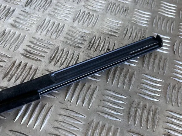 Raspador porta traseira direita Audi Q7 II OEM 4M0853764C image 10