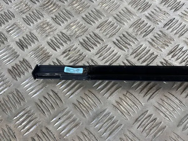 Raspador porta traseira direita Audi Q7 II OEM 4M0853764C image 7