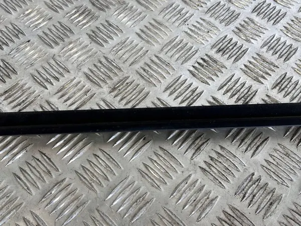 Raspador porta traseira direita Audi Q7 II OEM 4M0853764C image 8
