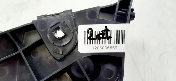 Guia de Para-choque Frontal Direito Toyota RAV4 15-18 image 9