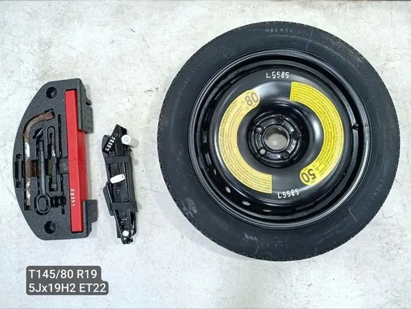 Roue de secours AUDI A8 D2 4H0601027E 3.0L Diesel 2015 image 1